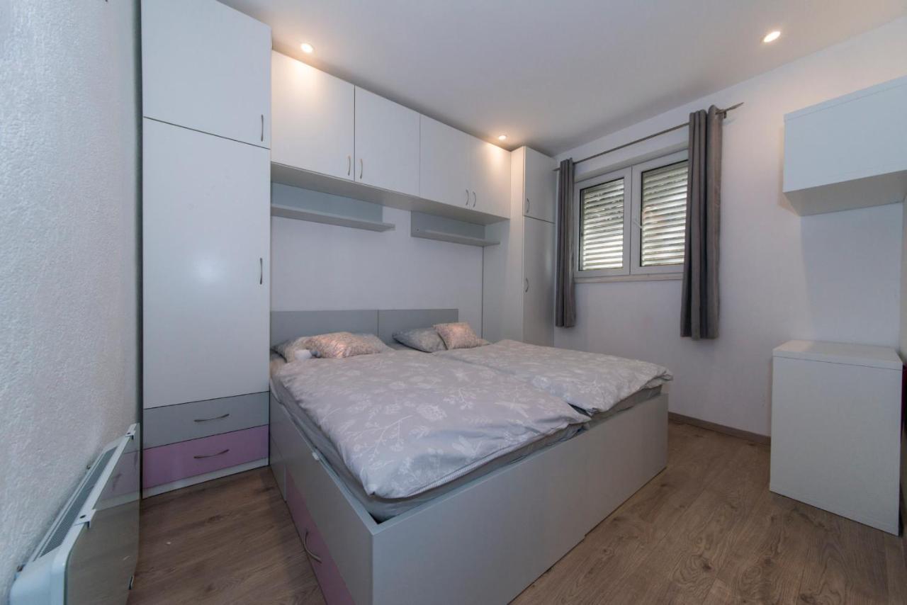 Apartman Luka Vila Vesa Promajna With Jacuzzi & Garden Lejlighed Eksteriør billede